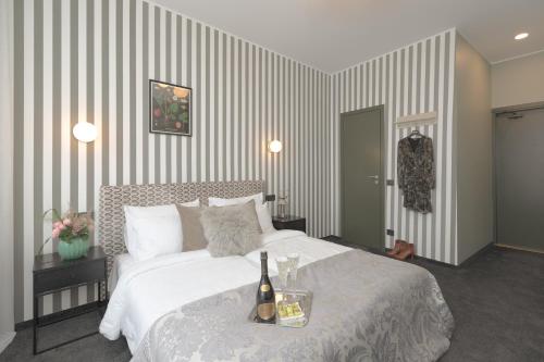 2 twin beds