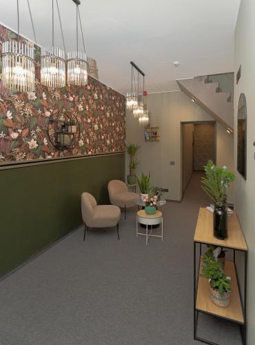 Happy Inn Rooms & Suites