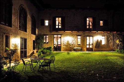 Ieeja, Casa Branzele in Trezzo Tinella