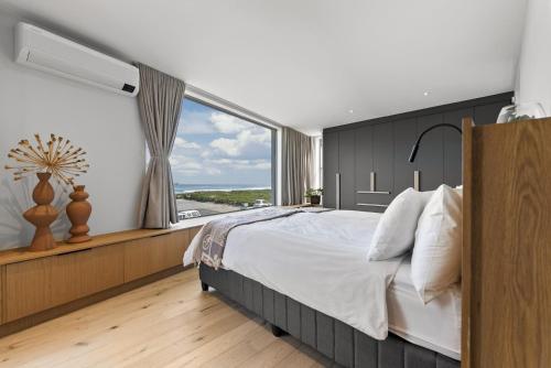 Ocean 9 - Sunset Beachfront Apartments 3