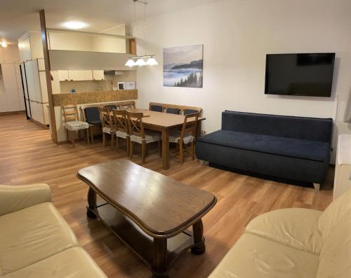 4 bedroom Apartment In the center