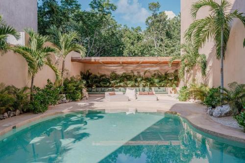 Luxury Retreat with Private Pool and Premium Amenities Close to the Beach