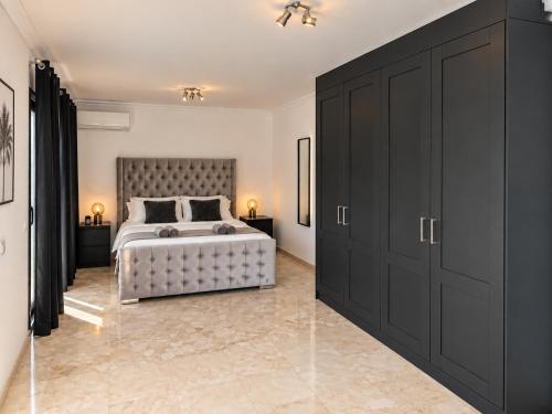 Large Villa in Maspalomas with Huge Private Pool, Jacuzzi & Gym 4
