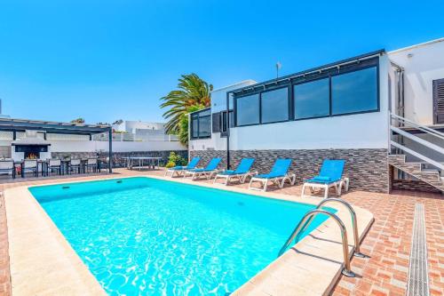 Villa Alvaro Dos by Villa Plus