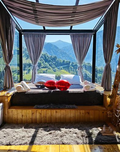 Glass House Merisi in Zeda Makhuntseti