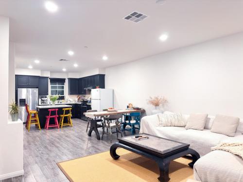 Cozy Blue Haven Bright & Peaceful Room in Chino Hills (CA)