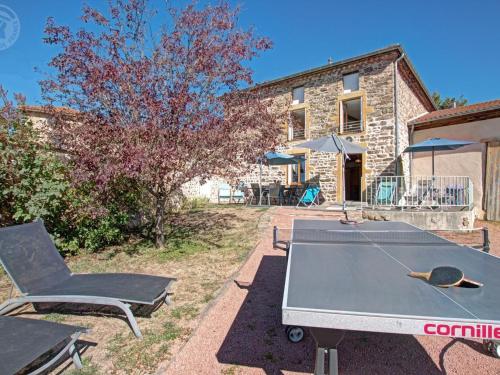 Charmante Maison avec Cheminée et Jardin, Animaux Acceptés gîte à louer Forêt de Bas