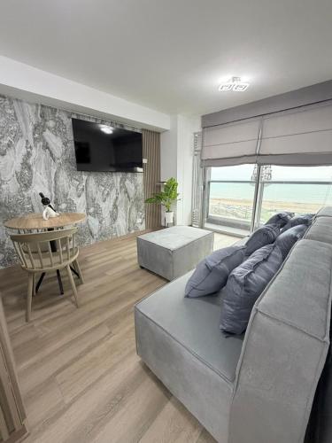 Centric, modern, new 2 bedroom, 4 beds, 2 bath, ocean view