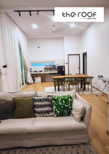 The Roof by Aidan Home Private Pool in Pulau Duyong