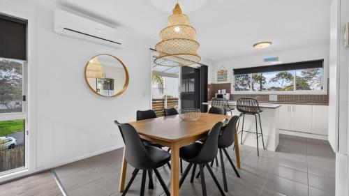 Konyha, Lake House - Cosy Coastal Getaway in Lake Tyers Beach