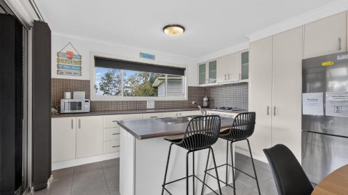 Konyha, Lake House - Cosy Coastal Getaway in Lake Tyers Beach