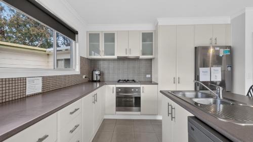 Konyha, Lake House - Cosy Coastal Getaway in Lake Tyers Beach