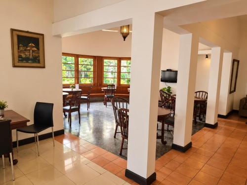 Ресторан, Townhouse Oak Casa D'Ladera Bandung in Бандунг