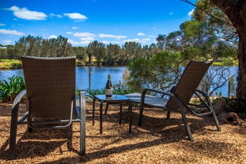 Stonewell Cottages and Vineyards