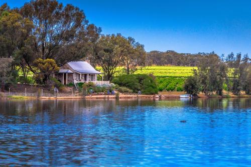 Stonewell Cottages and Vineyards