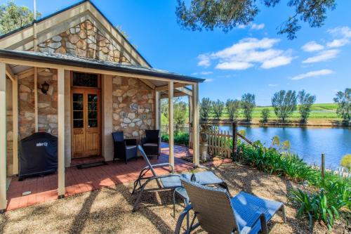 Stonewell Cottages and Vineyards