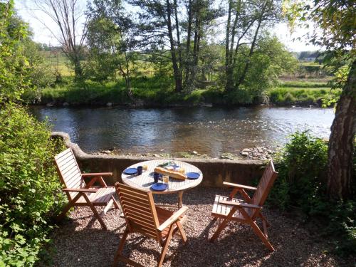 Rivierhuis aan de rivier bij Vézelay gîte à louer Pierre-Perthuis