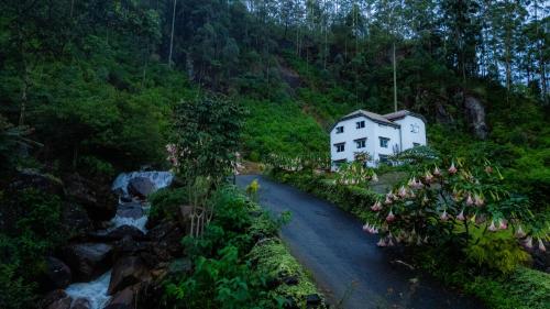 Exterior view, Crimple Cottage by Ceylon Rare Finds in Nuwara Eliya