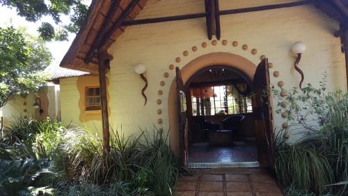 African Silhouette Guesthouse - Benoni