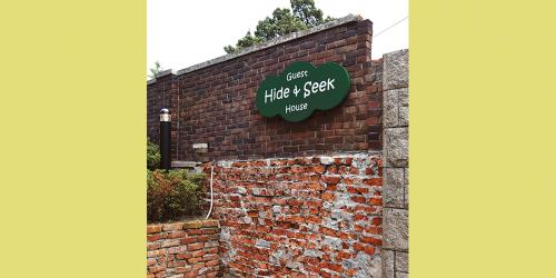 Hide & Seek Guesthouse Hide & Seek Guesthouse is conveniently located in the popular Gwanghwamun area. Offering a variety of facilities and services, the property provides all you need for a good nights sleep. Service-mind