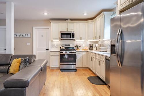 Peaceful 5BR & 4BA Quincy House w Patio, near Red Line & Pet Friendly 284 in Quincy (MA)