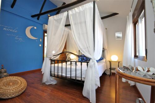 2 bedrooms, 5 beds