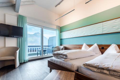 2 twin beds