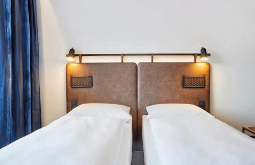 2 twin beds