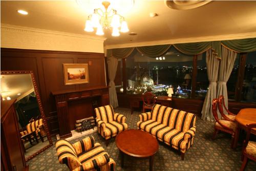 Hotel Sunlife Garden Ideally located in the Hiratsuka area, Hotel Sunlife Garden promises a relaxing and wonderful visit. Both business travelers and tourists can enjoy the propertys facilities and services. Service-mind