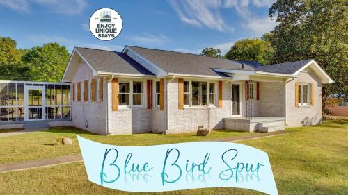 Blue Bird Spur Outdoor Dining, Fire Pit & Games!