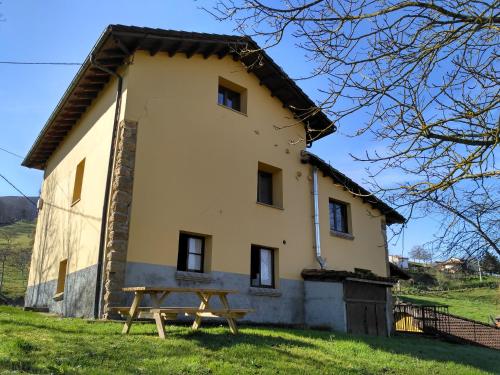  Apartamentos La Corona in Llames de Parres