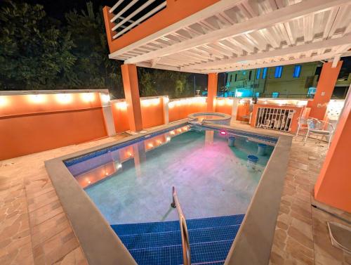 Bassein, Private Villa, Pool, 5 Bedroom 3 bath Sunstone Pearl Ave in Scarborough