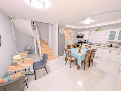 köök, Private Villa, Pool, 5 Bedroom 3 bath Sunstone Pearl Ave in Scarborough