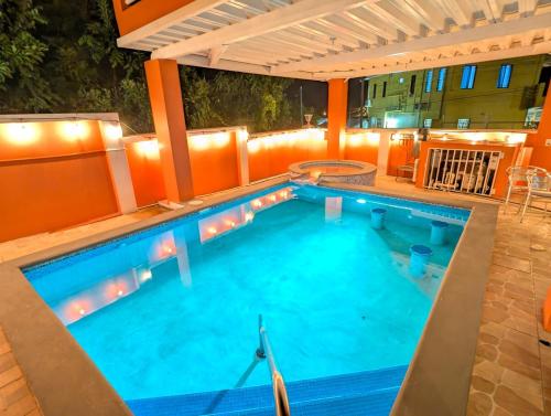 Kümblustünn, Private Villa, Pool, 5 Bedroom 3 bath Sunstone Pearl Ave in Scarborough