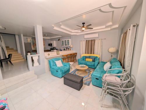 Seadmed, Private Villa, Pool, 5 Bedroom 3 bath Sunstone Pearl Ave in Scarborough