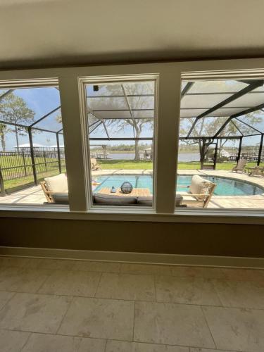 Zwembad, Spacious 3BR home with private pool and water views in Yulee Easy access to Amelia Island in Yulee
