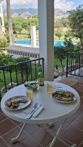 Bright apartment near swimming pool and golf course
