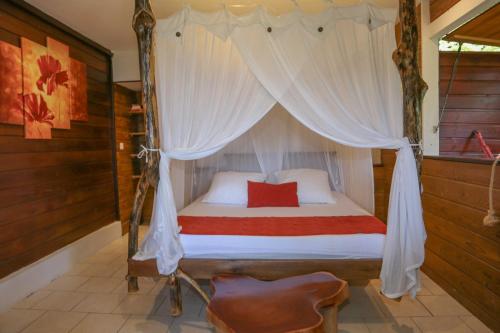 2 bedrooms, 4 beds