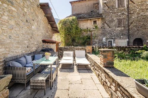 Vaade, Chalet nel borgo con stupenda vista Lago e Apuane in Vagli Sotto