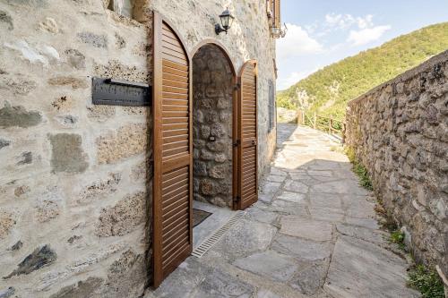 Hotelli välisilme, Chalet nel borgo con stupenda vista Lago e Apuane in Vagli Sotto