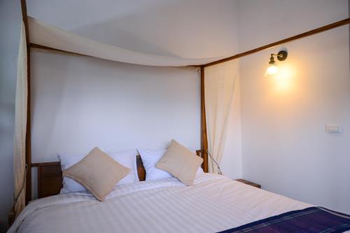 Neighbor Phuthon Room Type - Triple Room with Garden View