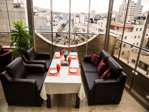 Restaurant, Queen Plaza Hotel in Hebron