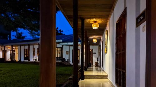 Unterkunft von außen, Luna Lodge in Limbe