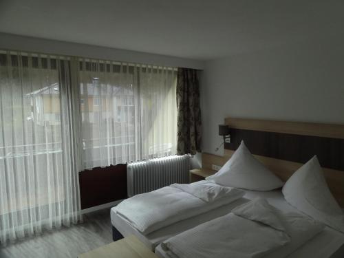 2 twin beds