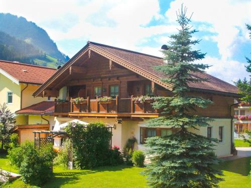 Cozy holiday apartment close to the slopes