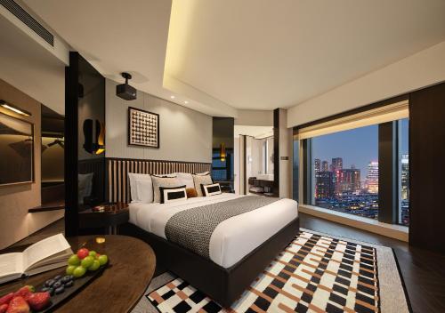 1 queen bed
