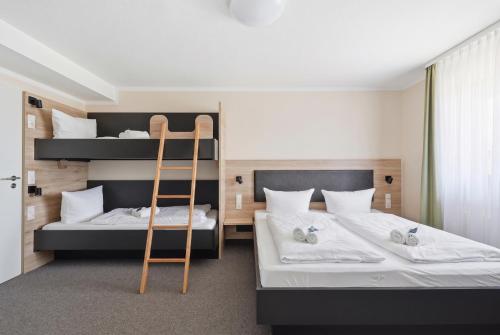 1 king bed, 2 bunk beds