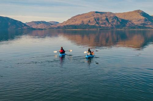 Loch Linnhe Waterfront Lodges with Hot Tubs 2