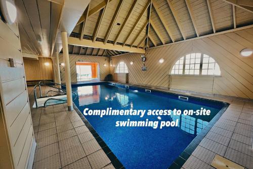 Loch Linnhe Waterfront Lodges with Hot Tubs 4