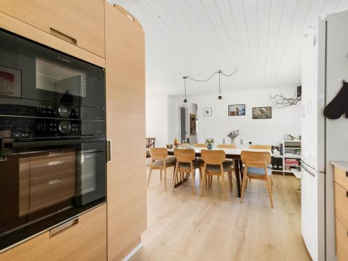 مطبخ, Holiday Home Taralyn - 1-3km from the sea by Interhome in Vaeggerlose